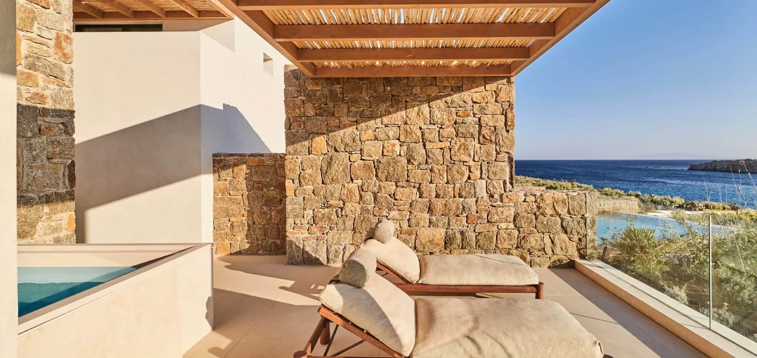 Junior Suite Paraga Jacuzzi vue mer au Fouquet's Mykonos