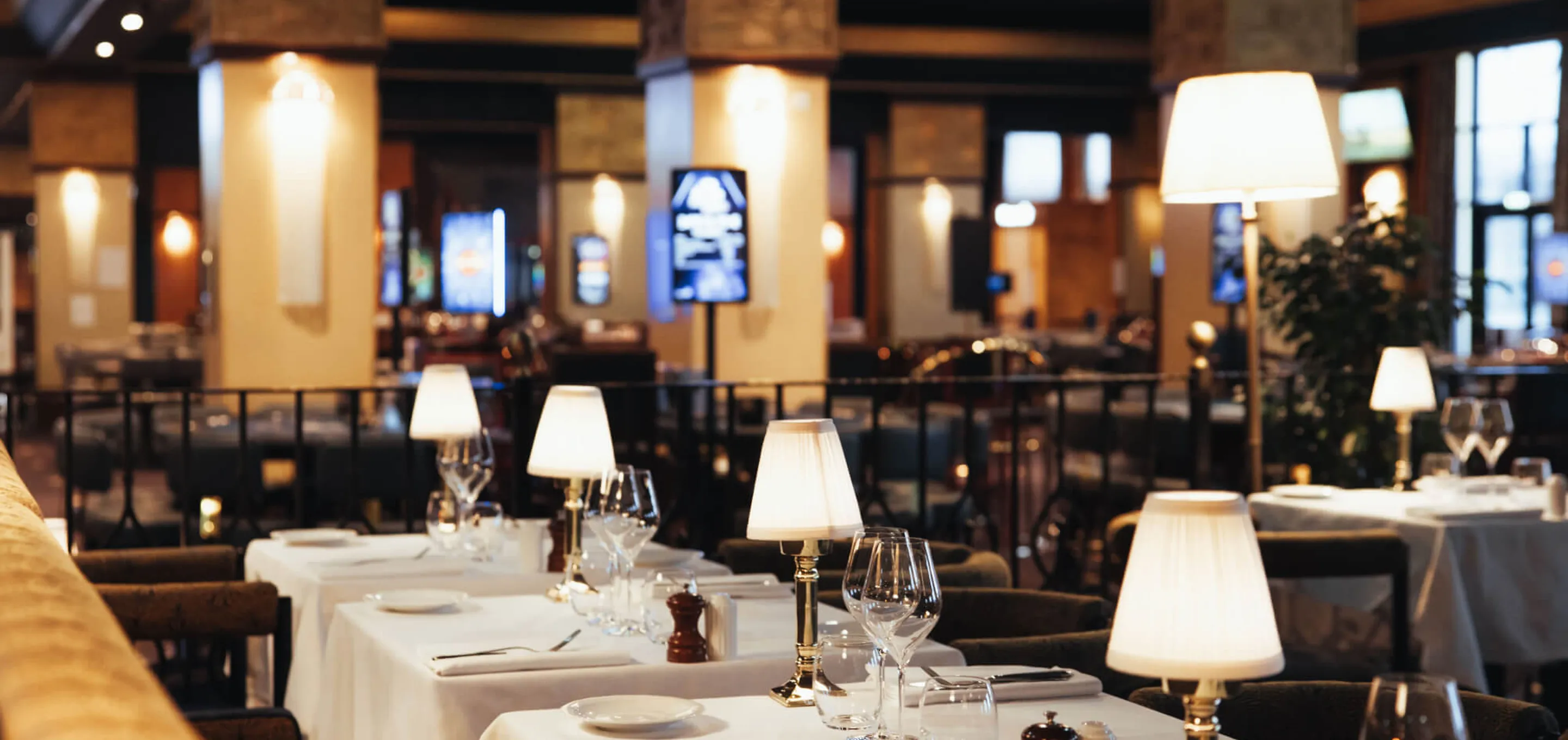 Tables avec vue sur les jeux de table - Le Baccara