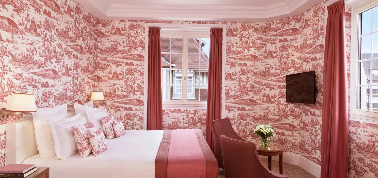 Chambre de la junior suite à l'hôtel le Normandy à Deauville