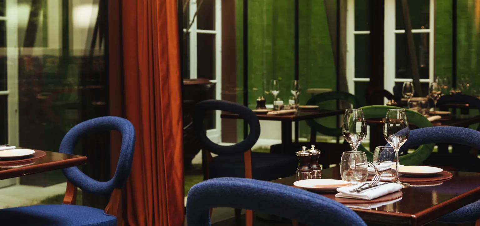 paris-mbv-frida-restaurant-terrasse-plan-large-salle