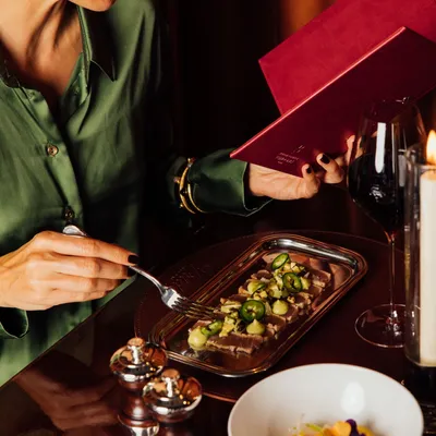 paris-mbv-frida-restaurant-dinner-mannequin