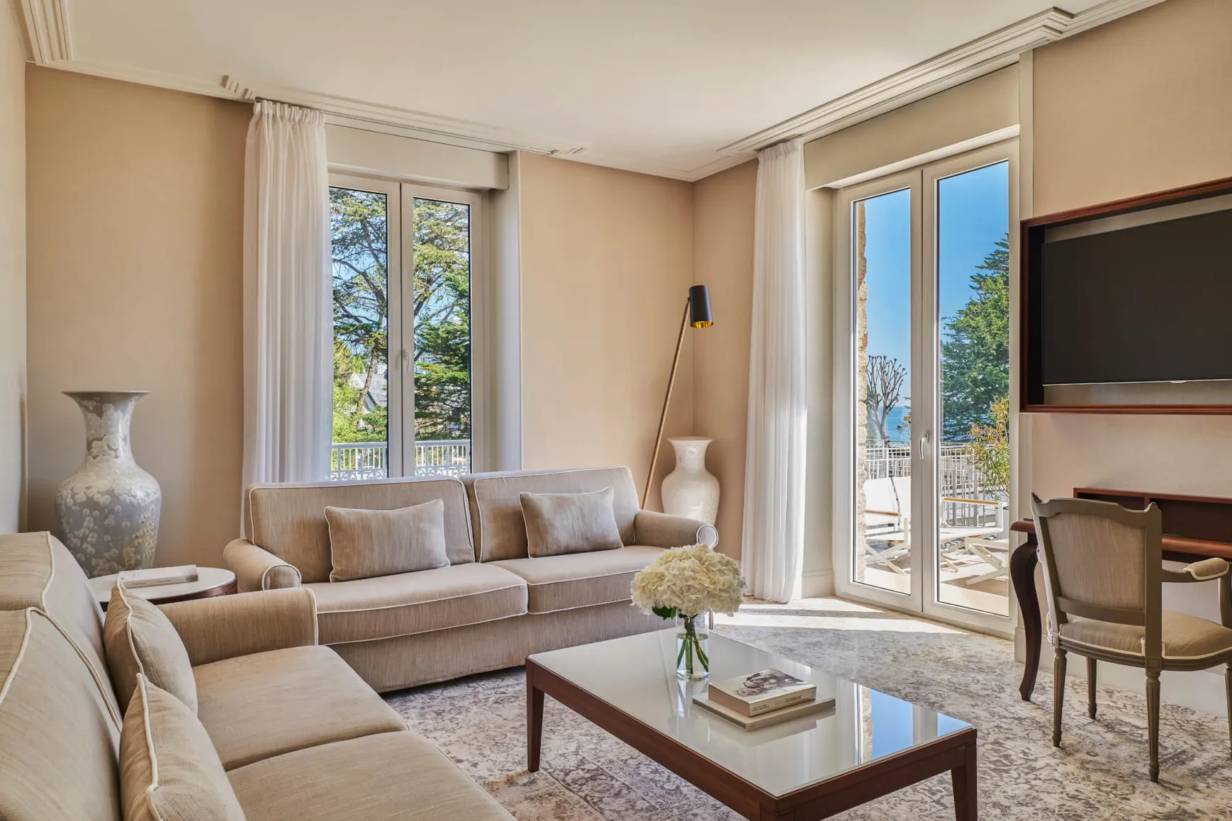 Suite Prestige Terrasse Mer, Salon Le Royal La Baule