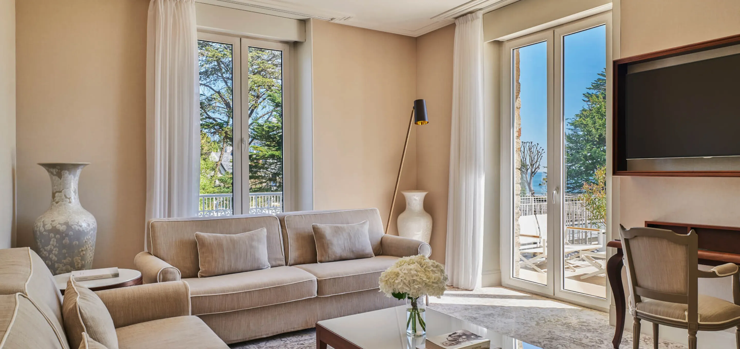 Suite Prestige Terrasse Mer, Salon Le Royal La Baule