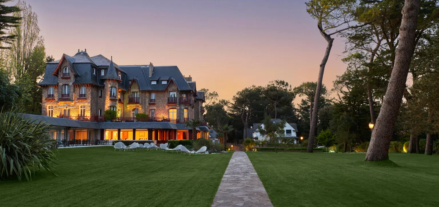 Le Castel Marie-Louise, tombée de la nuit