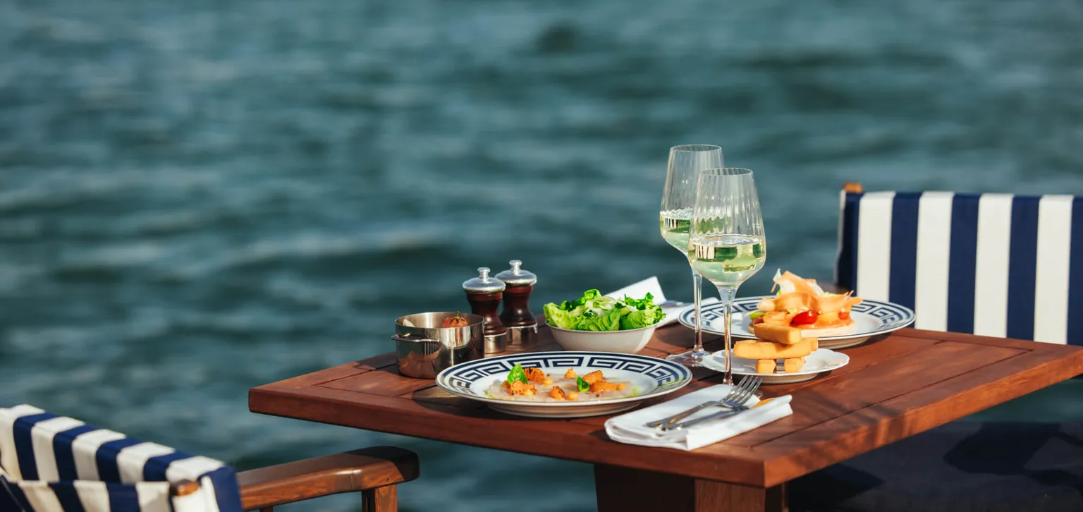 Ciro's Cannes Table bord de mer