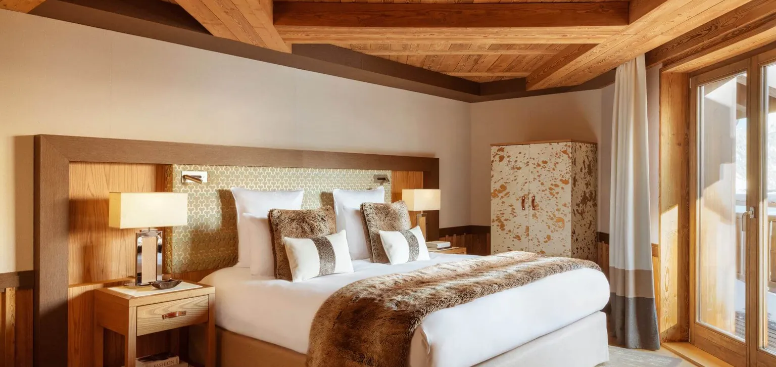 Chambre prestige de l'Hôtel Barrière Les Neiges à Courchevel