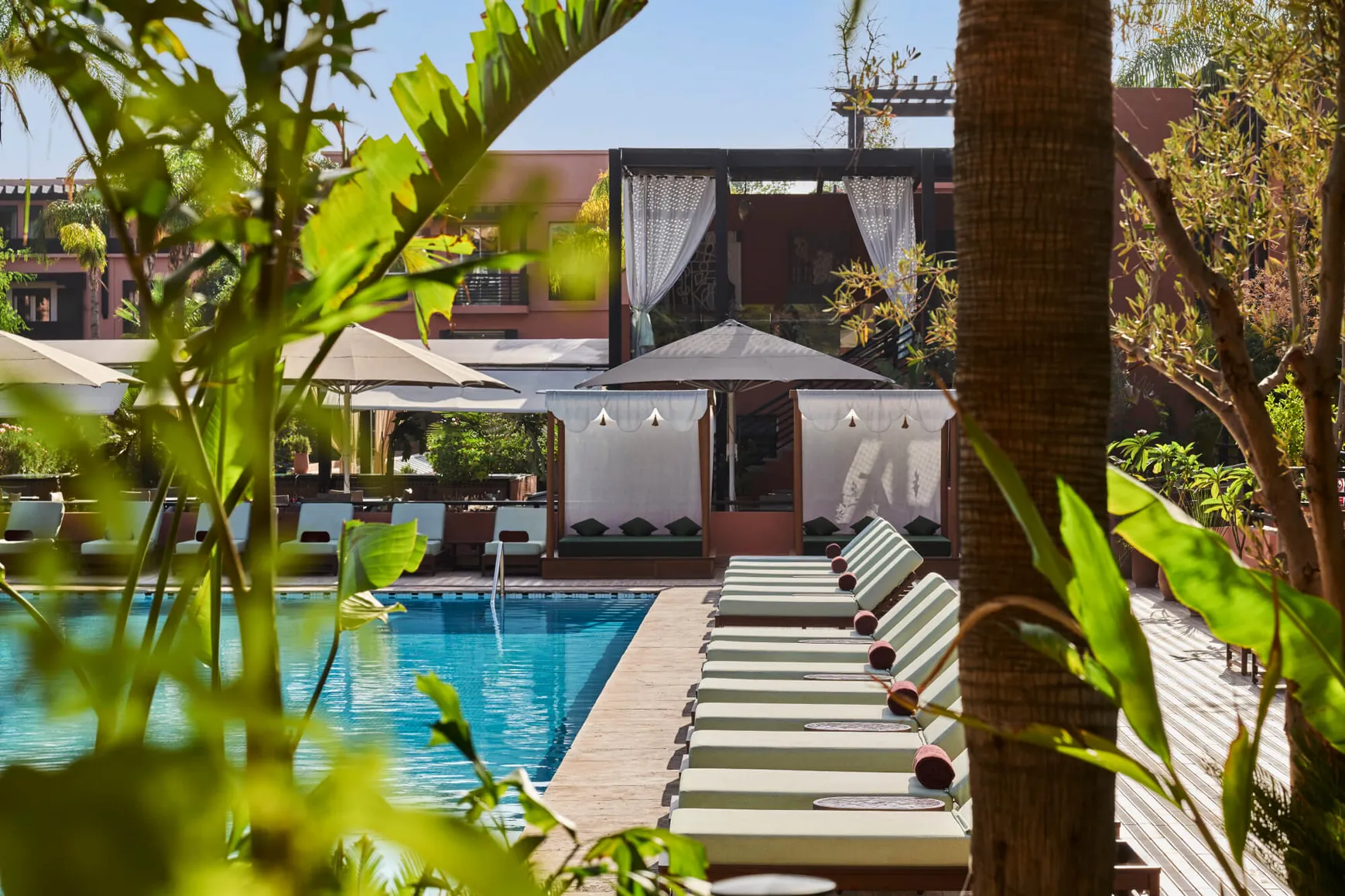 Piscine extérieure à l_Hôtel Le Naoura Marrkech