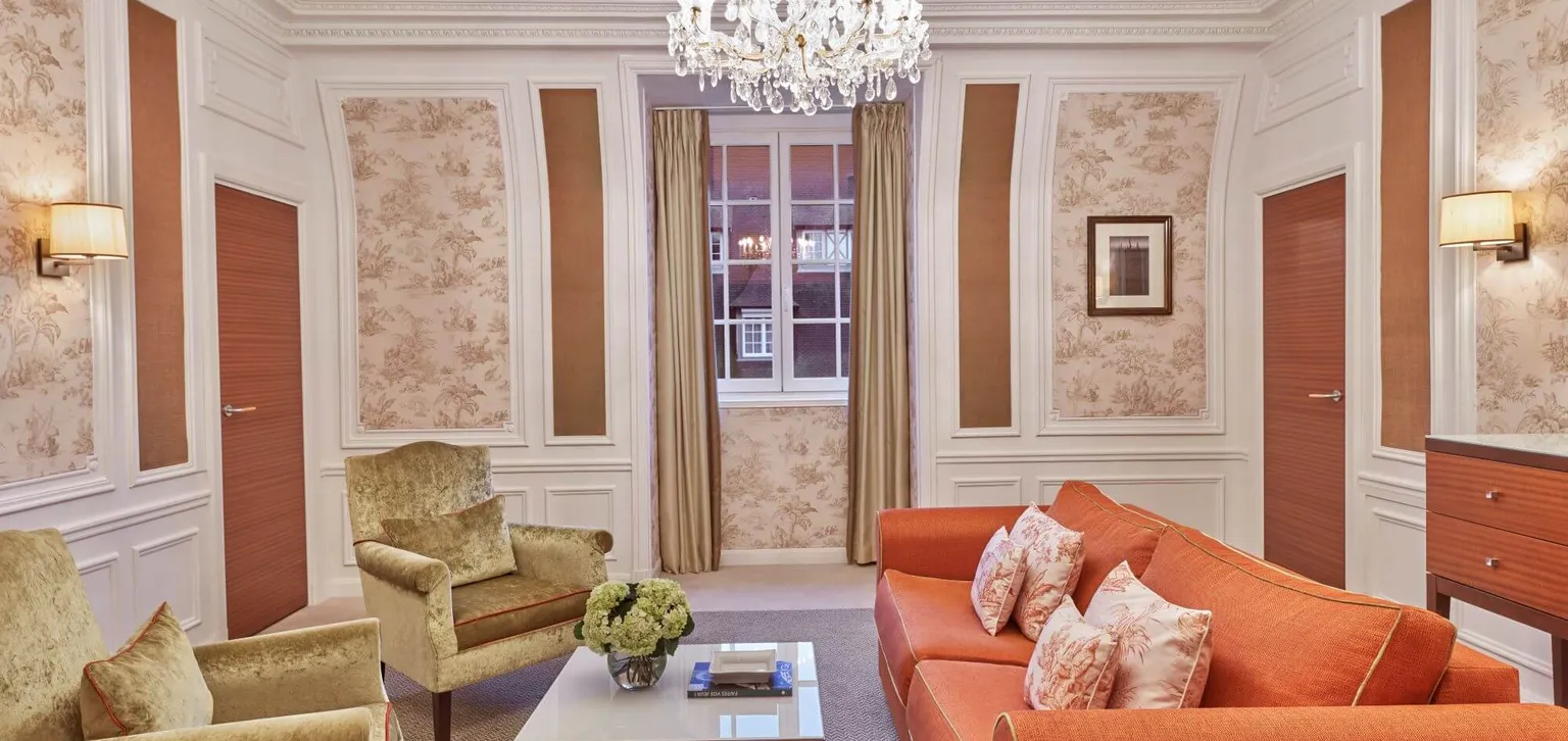 Coin salon de la Suite Deluxe de l'hôtel Normandy à Deauville