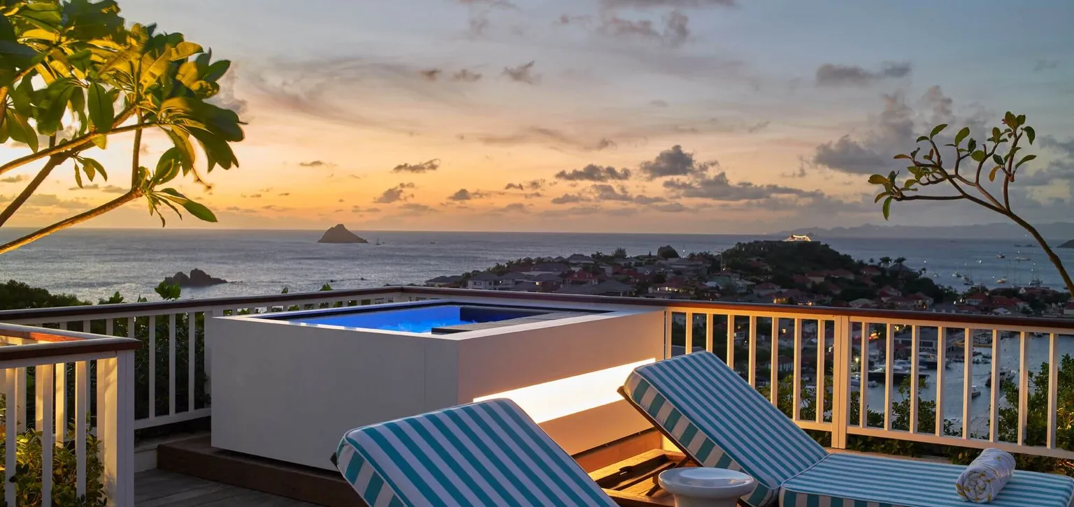 Saint Barth Suite Lucien terrasse avec jacuzzi vue mer