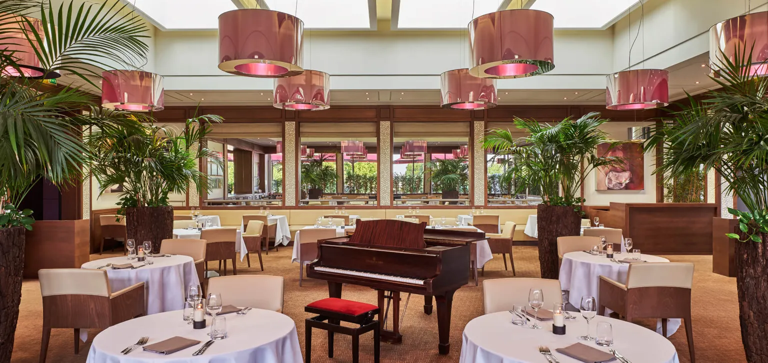 Ribeauvillé Restaurant La Brasserie, salle avec Piano