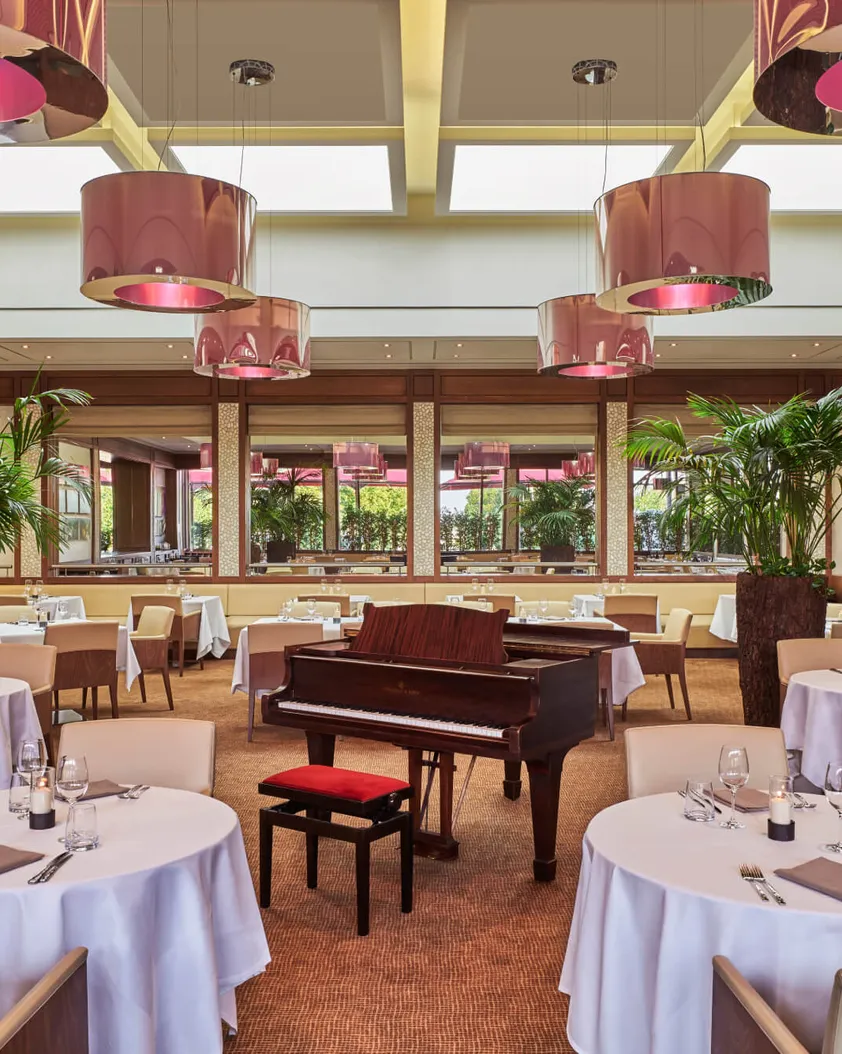 Ribeauvillé Restaurant La Brasserie, salle avec Piano