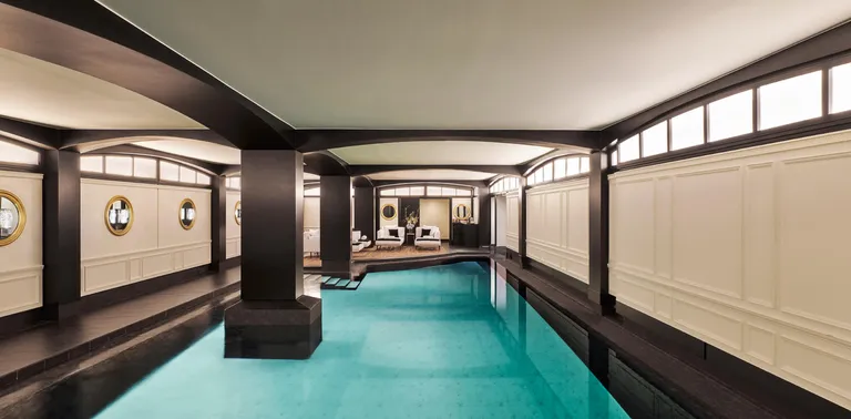 Piscine intérieure du Spa au Fouquet's Paris