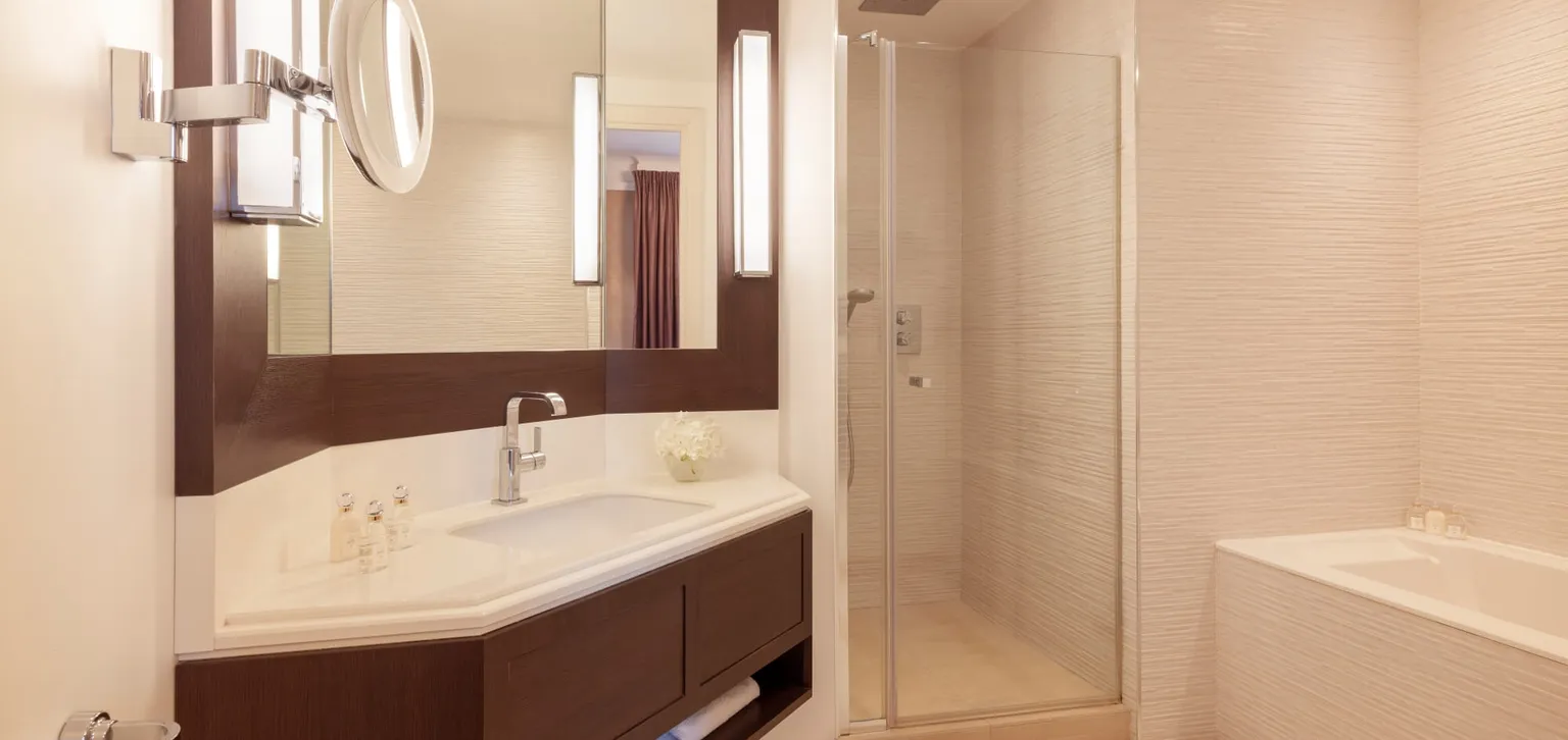 Suite Deluxe Mer communicante avec Chambre Supérieure Mer salle de bain