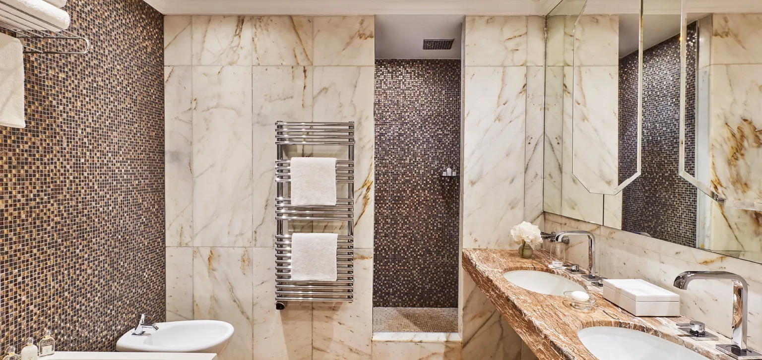 Salle de bain Suite Deluxe Vue Mer Le Majestic Cannes