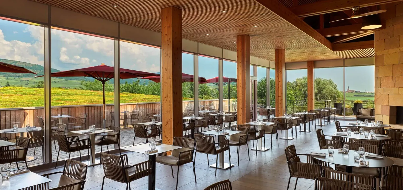La salle du restaurant Le Belvédère au resort Barrière de Ribeauvillé