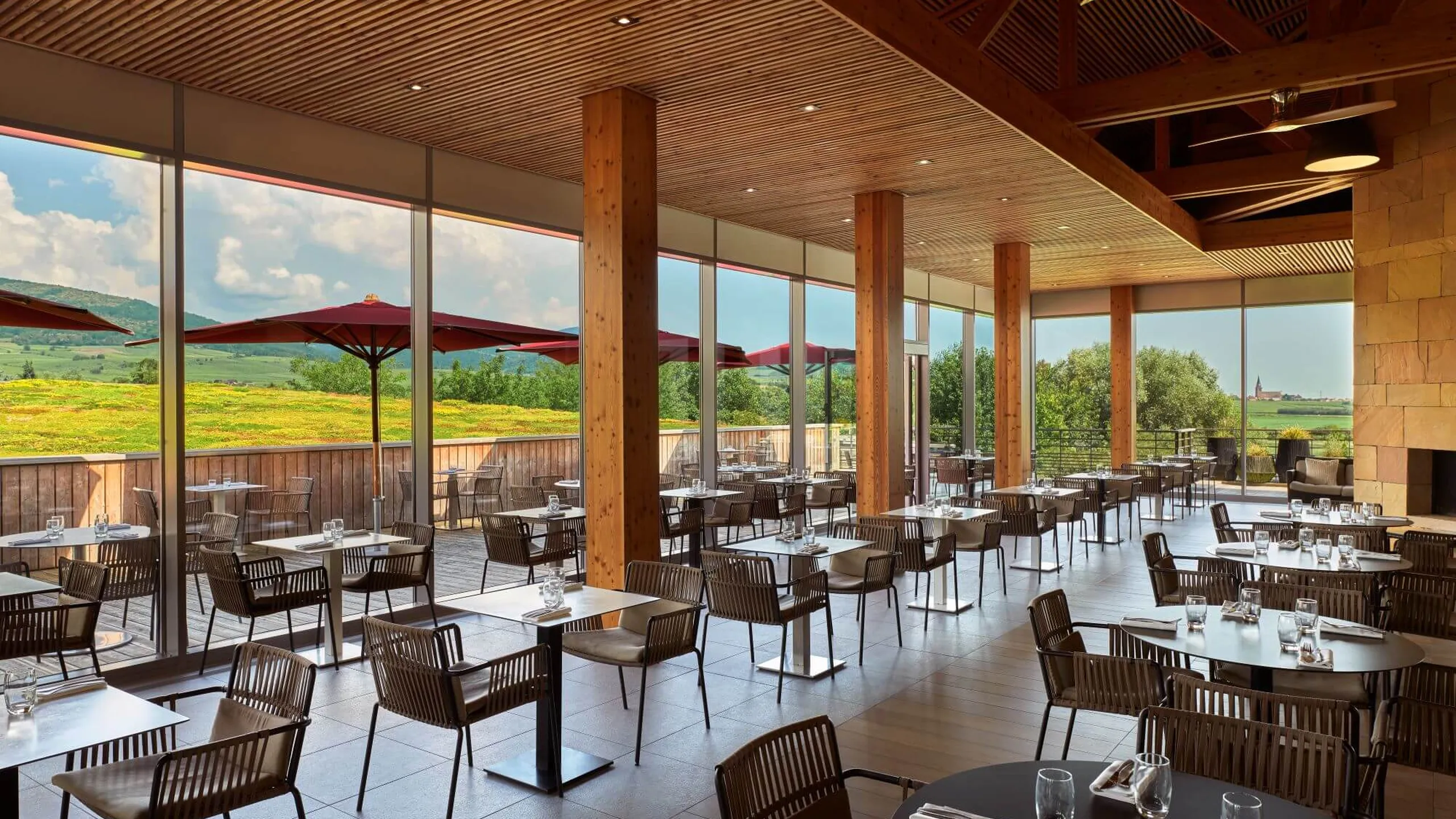 La salle du restaurant Le Belvédère au resort Barrière de Ribeauvillé