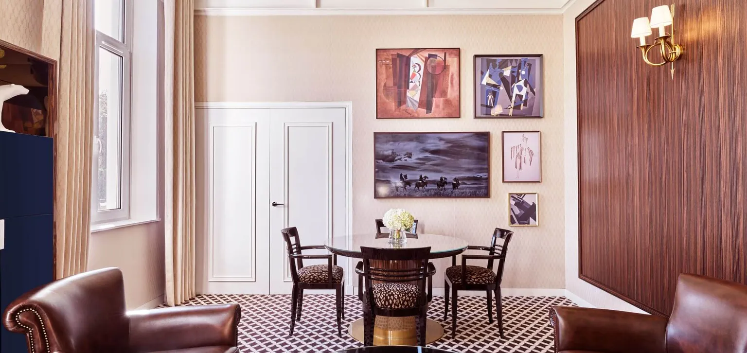 Portraits du salon de La Suite de l'hôtel Westminster au Touquet