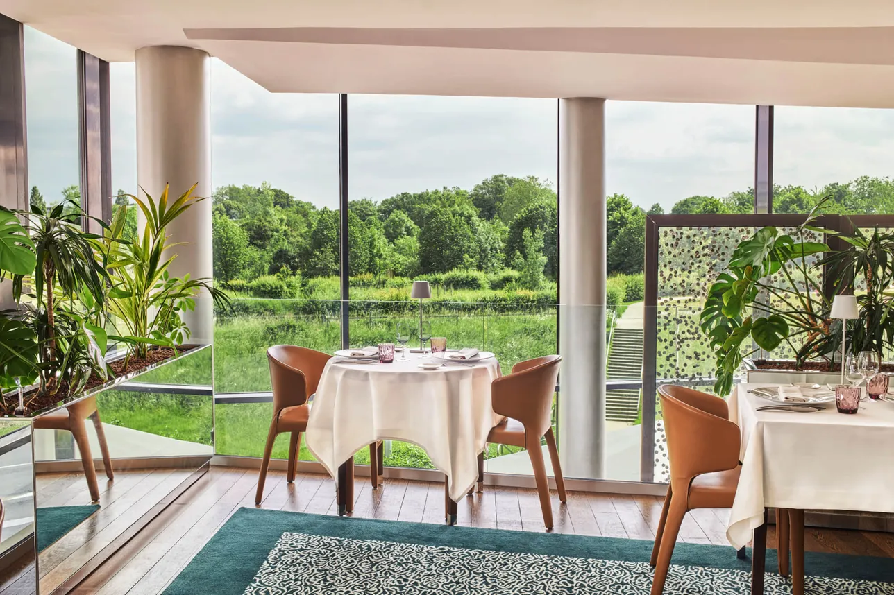 Les Hauts de Lille salle du restaurant vue parc