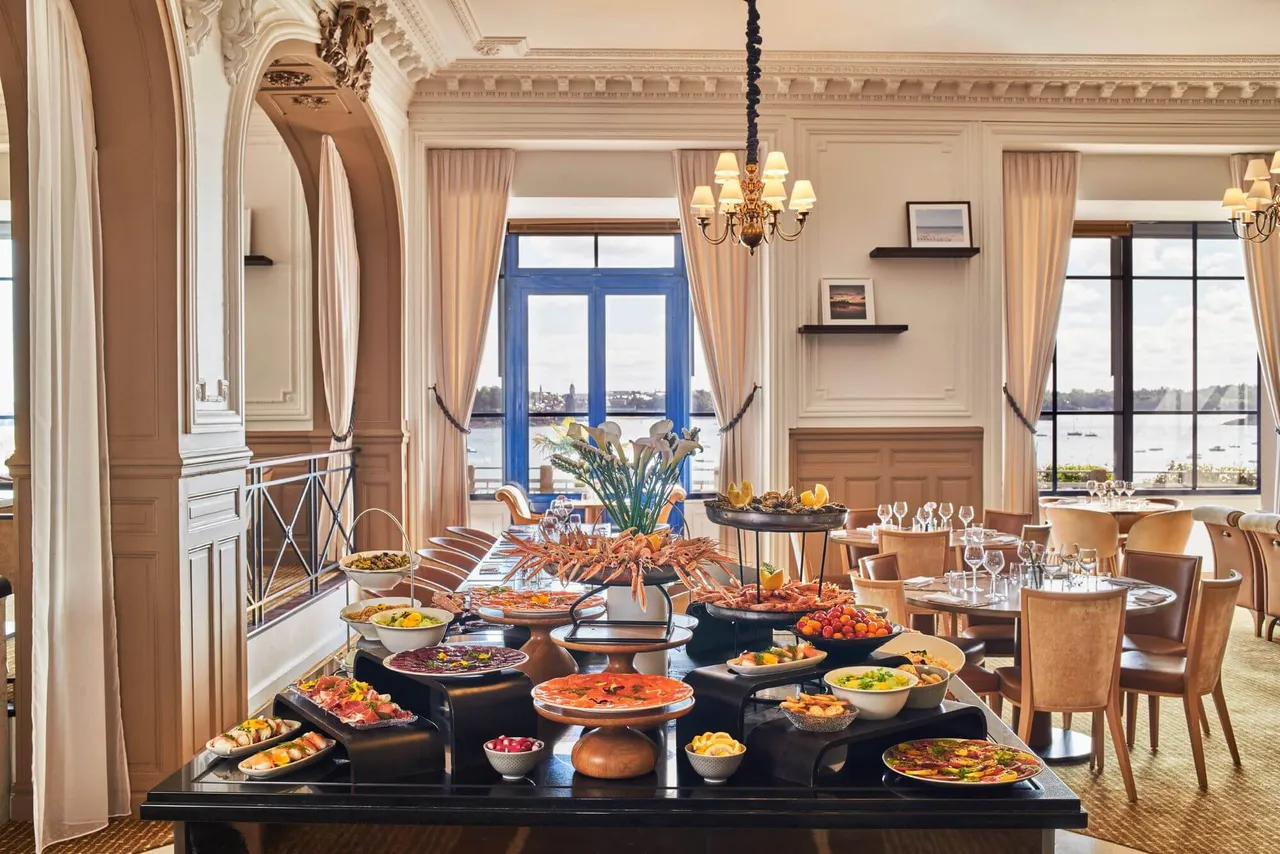 Buffet au restaurant le George V du grand hôtel de Dinard