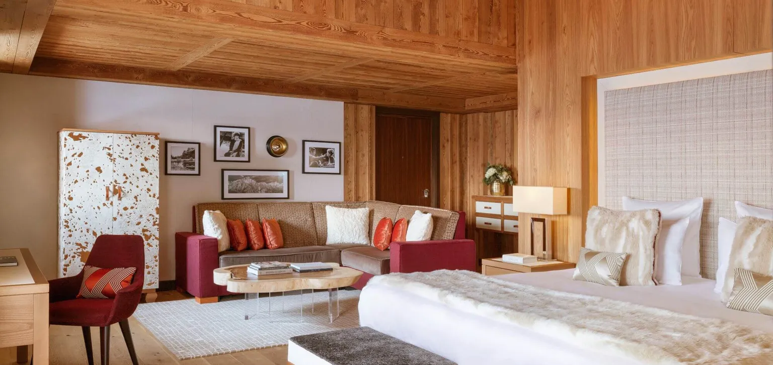 Coin salon de la Junior suite prestige à l'Hôtel Les Neiges Courchevel