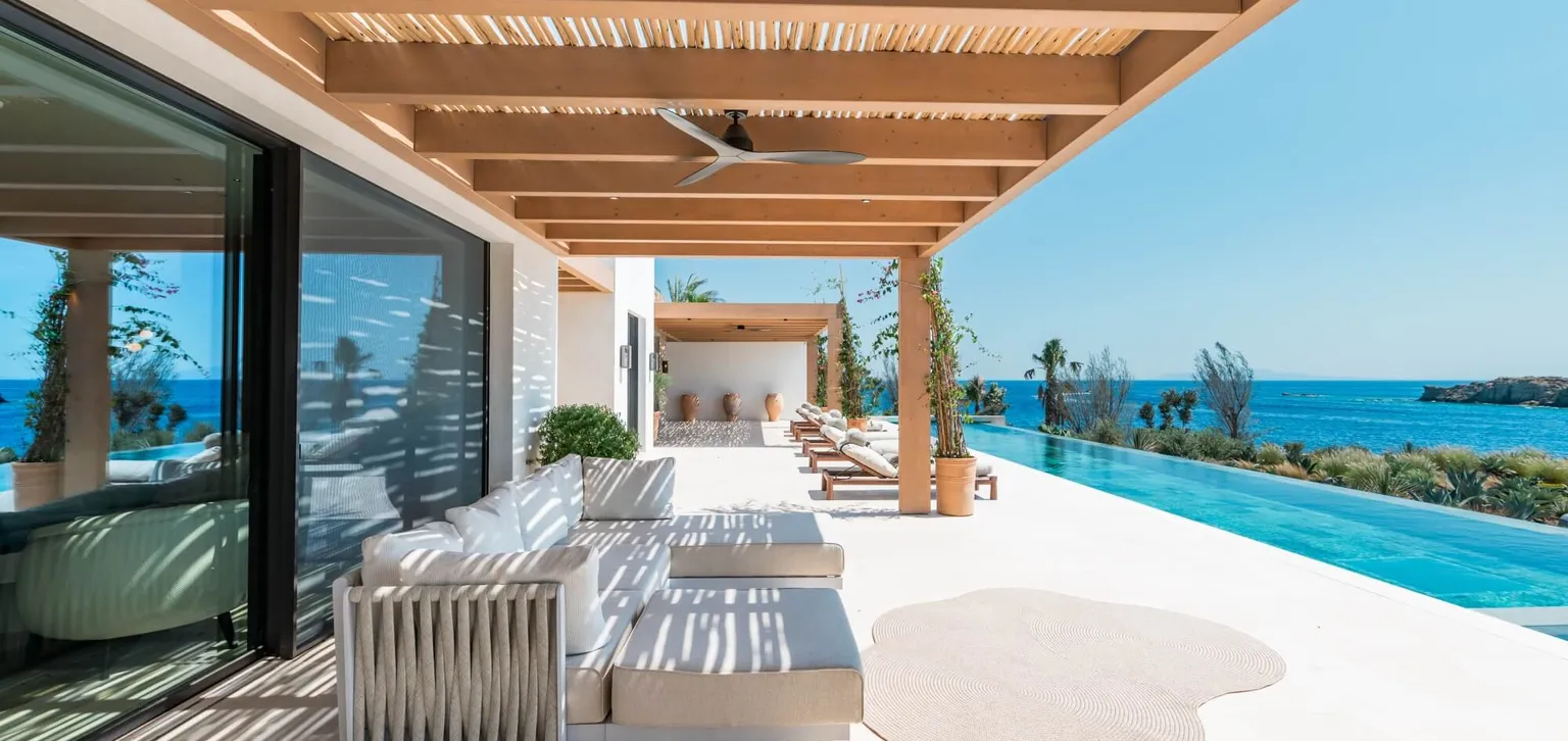 Suite Cyclades Piscine Privée Vue mer - Canapé extérieur - Fouquet's Mykonos