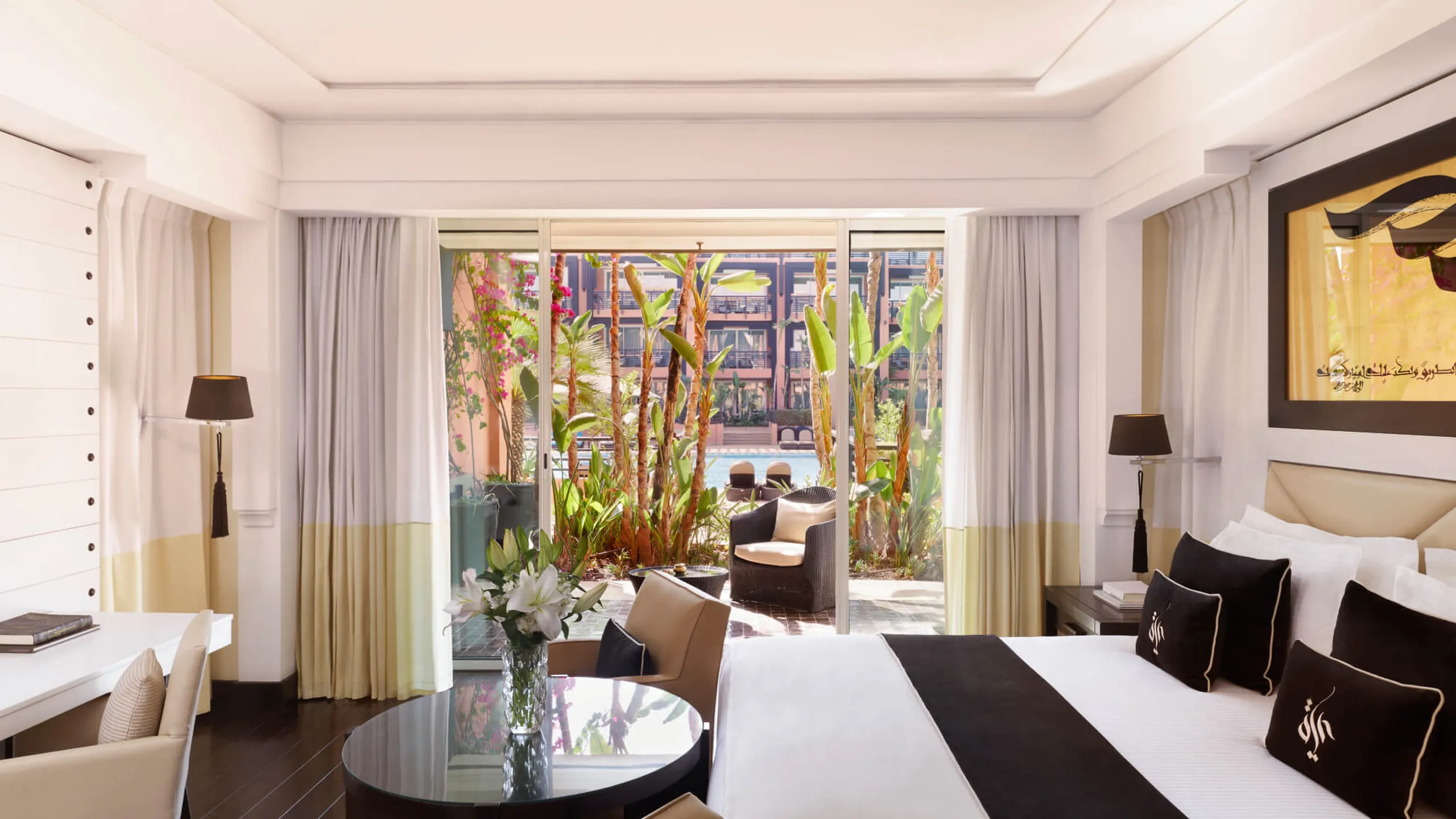 Chambre vue sur la piscine à L'hôtel Le Naoura à Marrakech