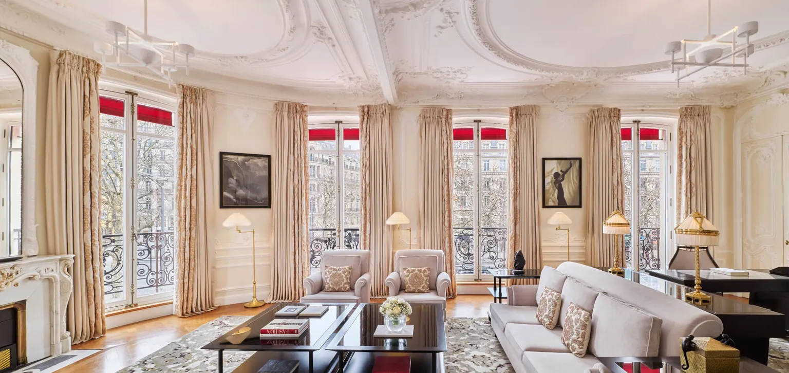 Grand Appartement sur Les Champs-Elysées au Fouquet's Paris