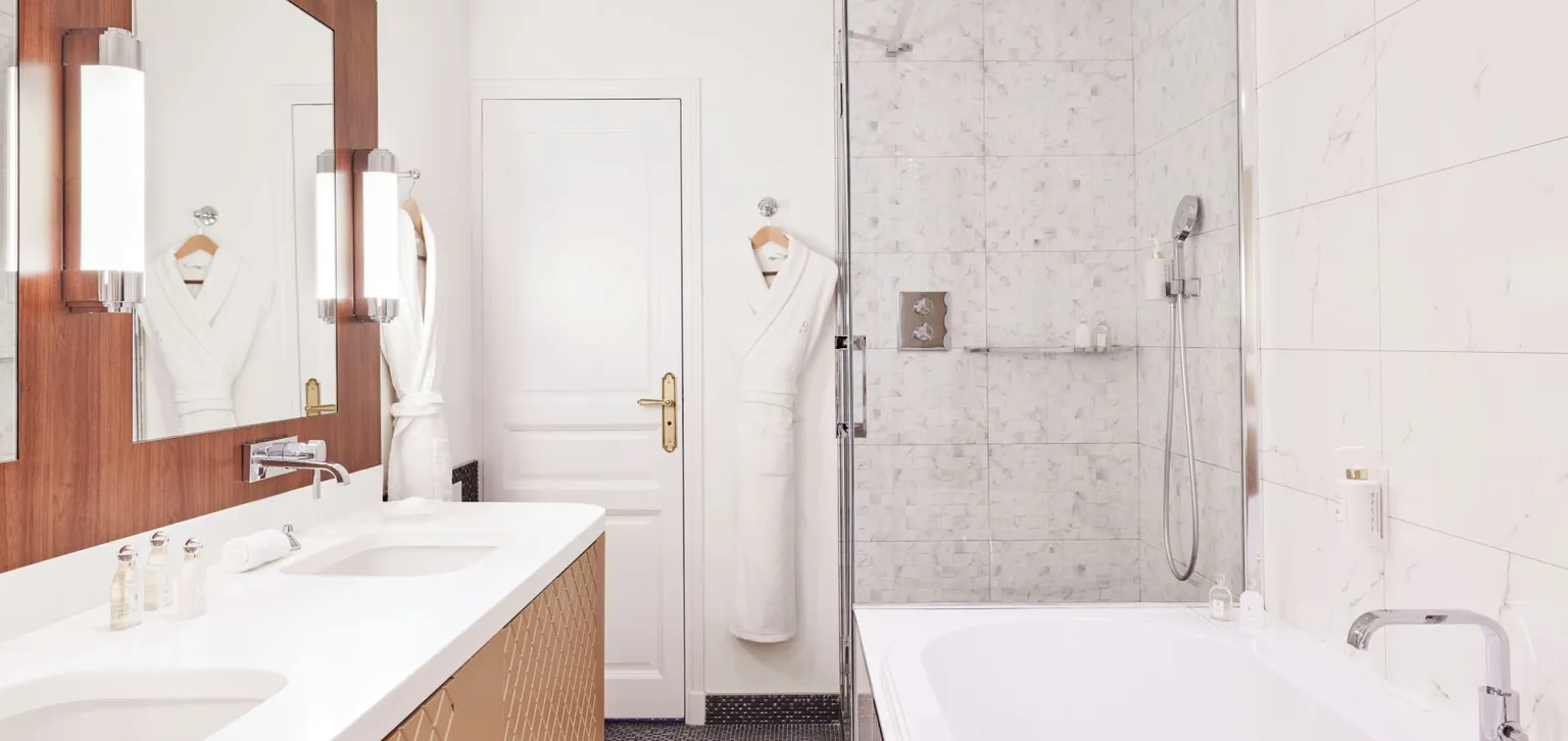 Salle de bain de la suite présidentielle à l'hôtel le Normandy à Deauville
