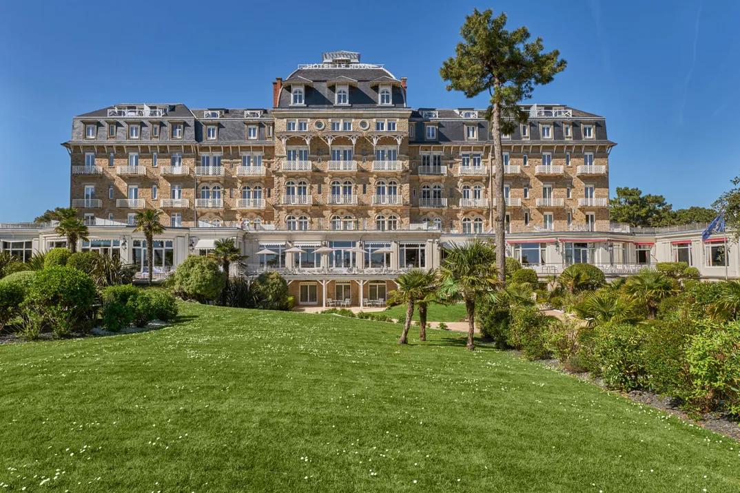 Façade de l'Hôtel Le Royal La Baule