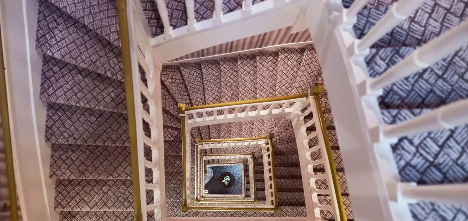 Escalier de l'Hôtel Le Royal la Baule