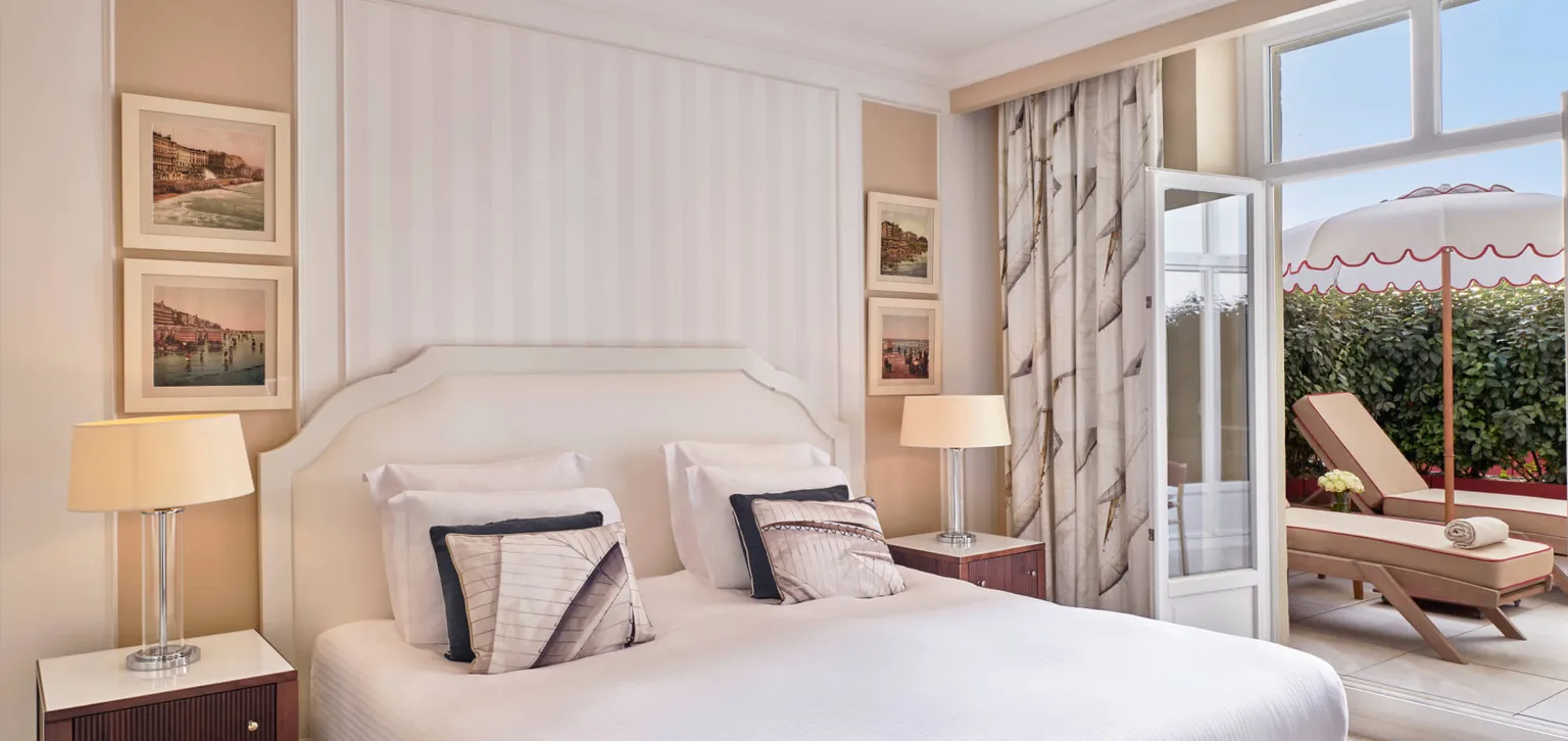 Junior suite prestige terrasse, lit L'Hermitage