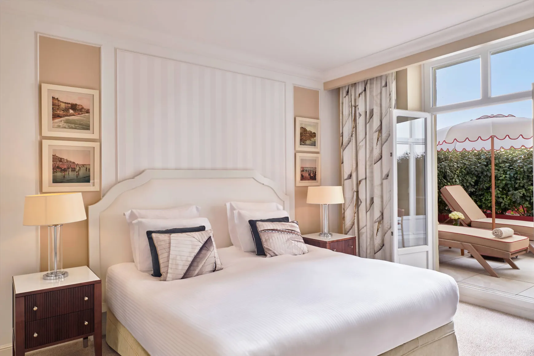 Junior suite prestige terrasse, lit L'Hermitage
