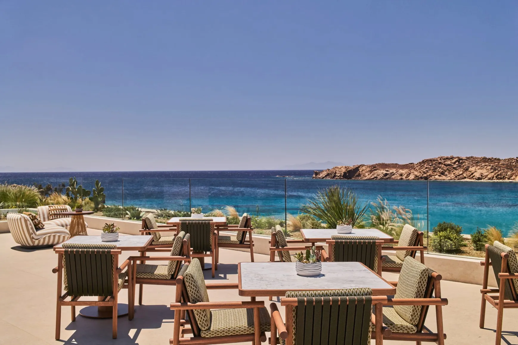Eole, Terrasse du restaurant vue mer au Fouquet's Mykonos