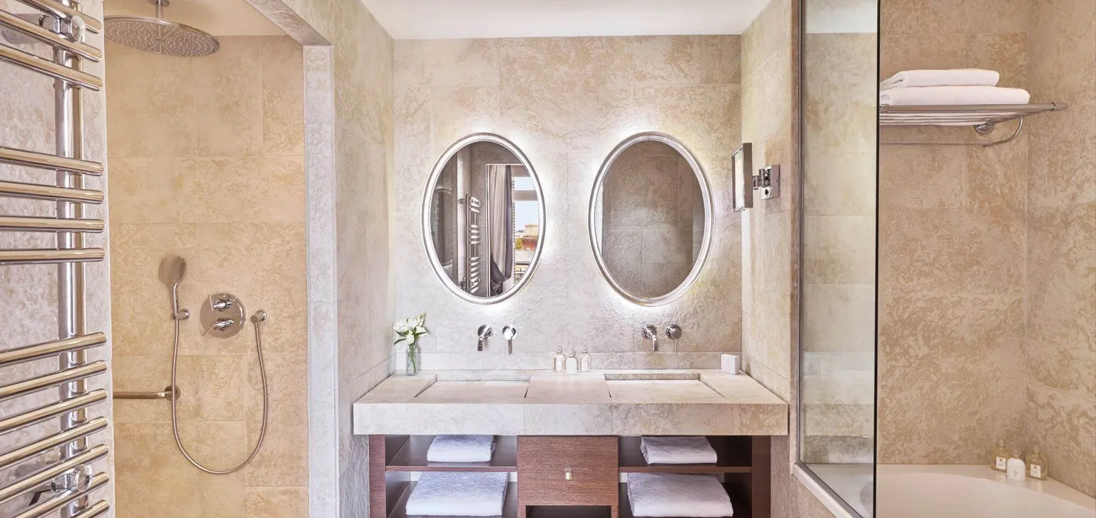 Salle de bain de la Suite Prestige mer du grand Hôtel de Dinard