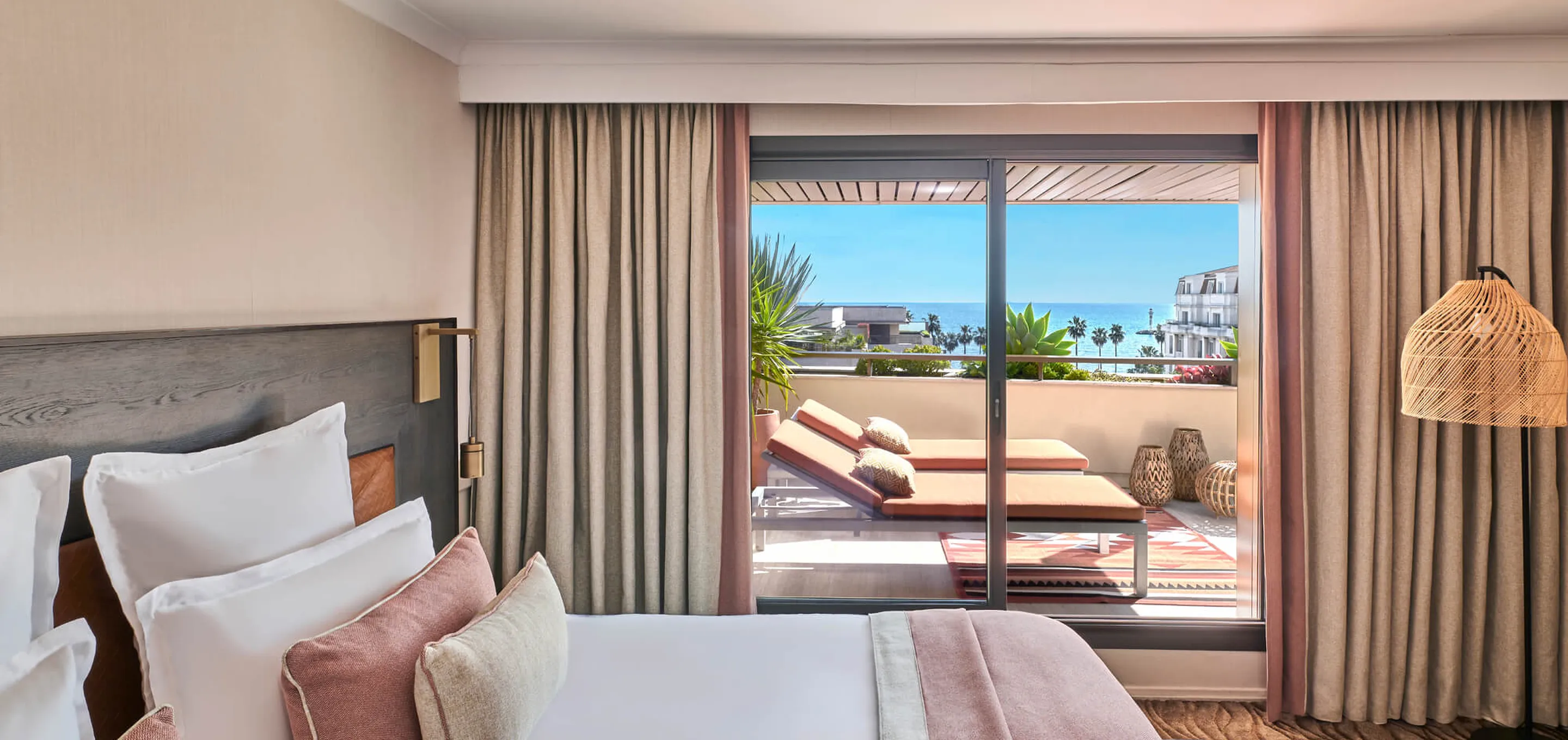 Suite Gray d'Albion terrasse vue mer chambre
