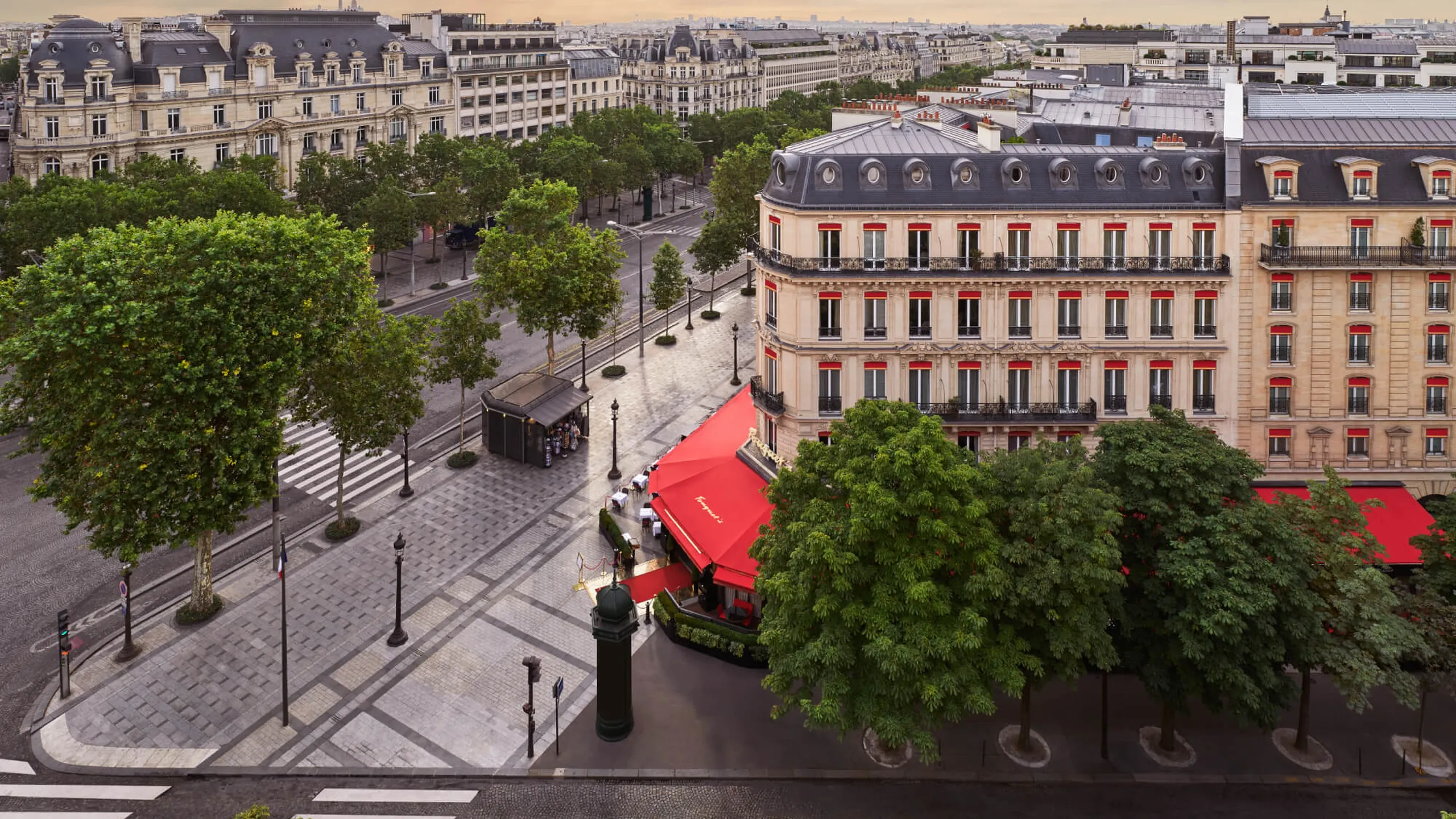 Fouquet's Paris façade