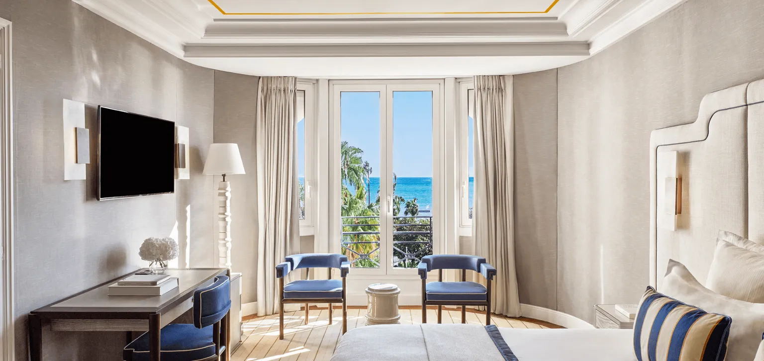 Chambre Suite Deluxe Vue Mer Le Majestic Cannes