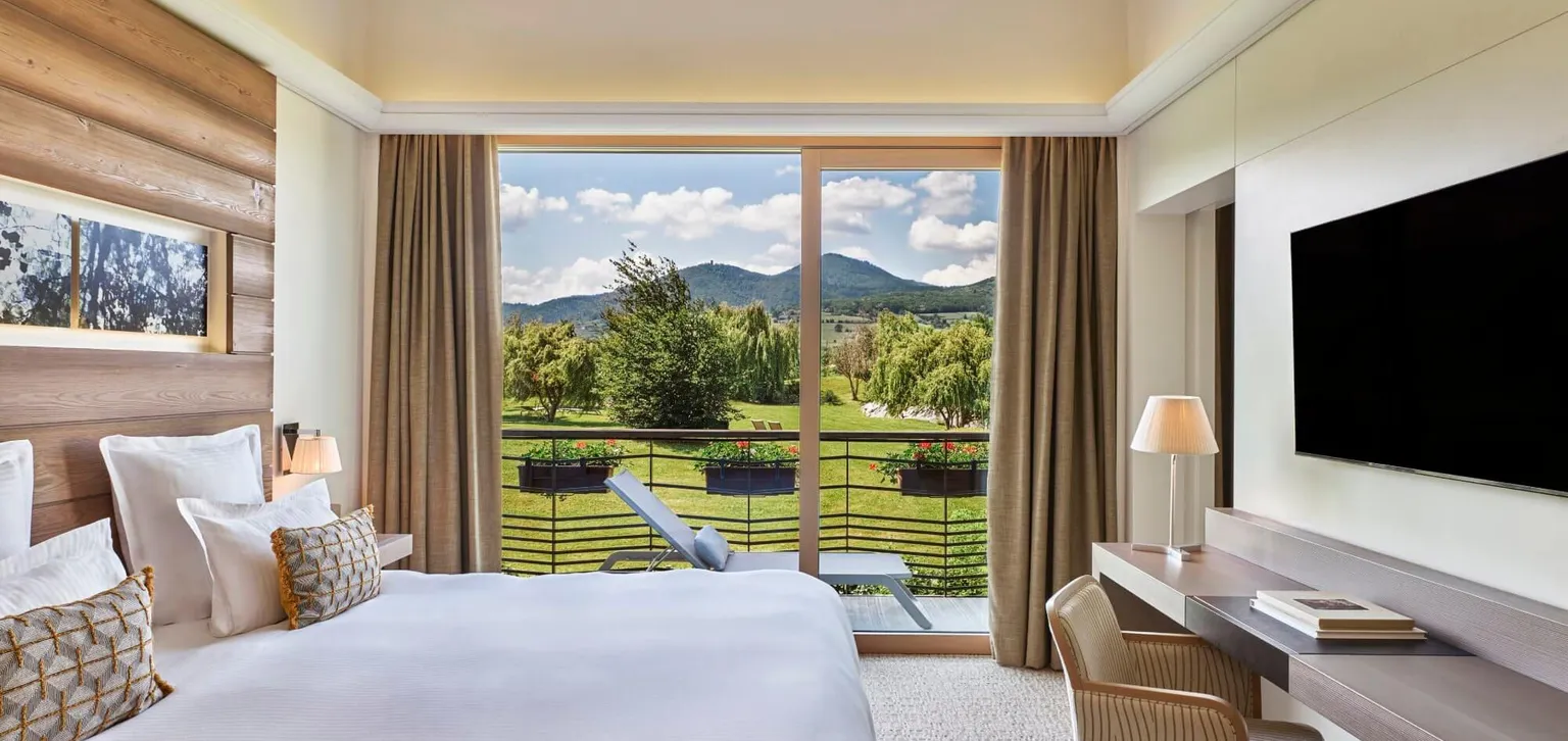 Ribeauvillé chambre avec balcon de la suite vue vignoble