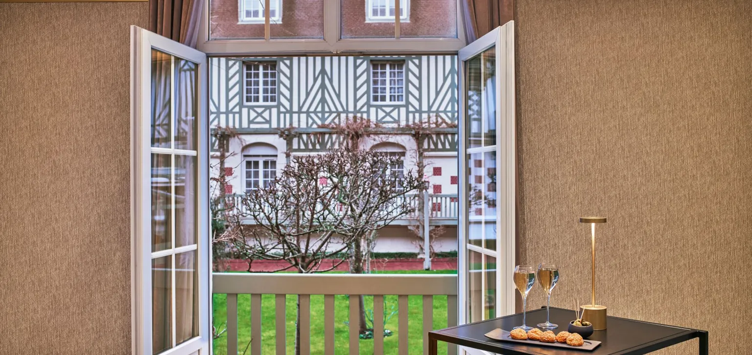 Focus Séminaire coin fenêtre à l'Hôtel le Normandy à Deauville