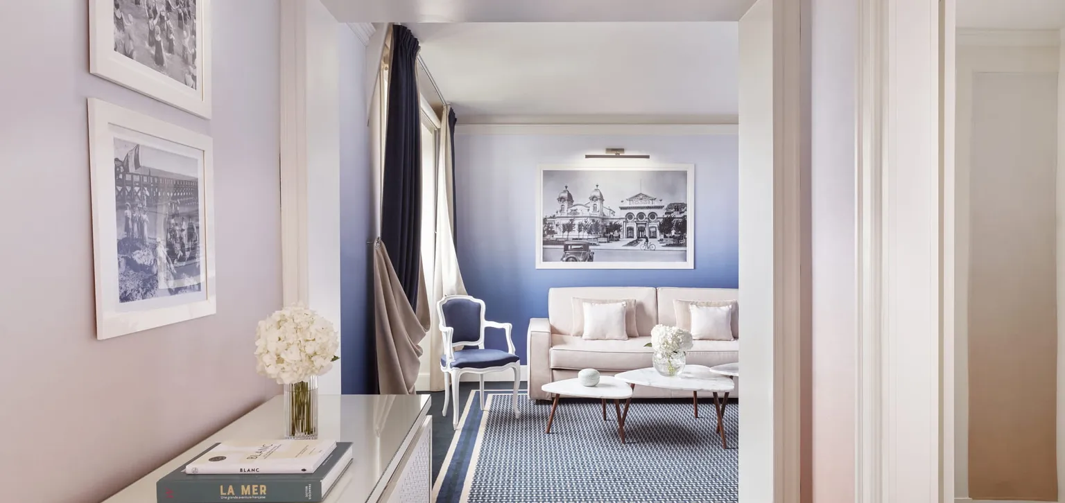 Vue sur le salon de la junior suite de l'hôtel l'Hermitage à la Baule