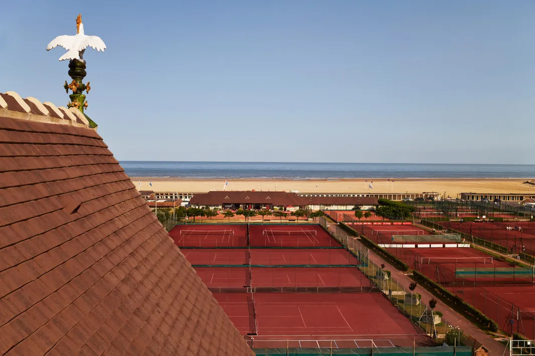 Deauville Le Normandy courts de tennis face à la mer
