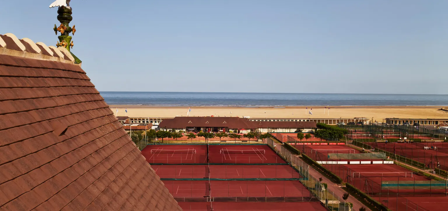 Deauville Le Normandy courts de tennis face à la mer