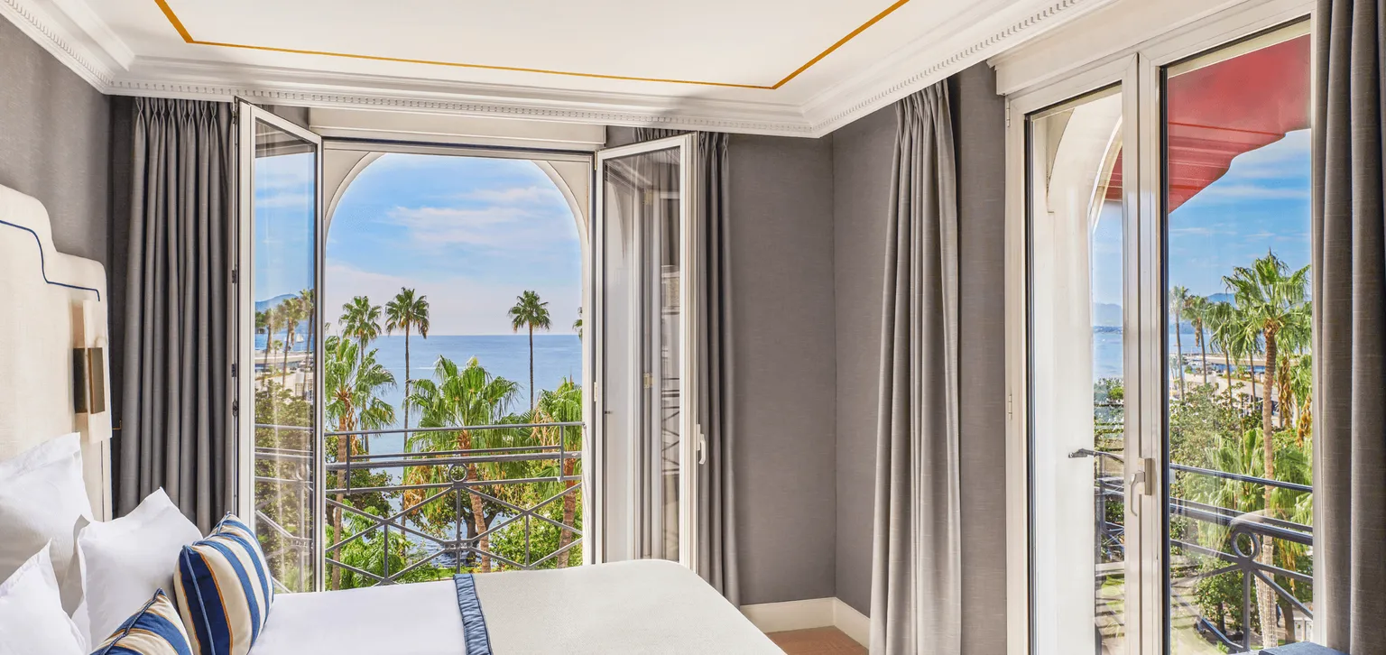 Lit Suite Supérieure Vue Partielle Mer Le Majestic Cannes