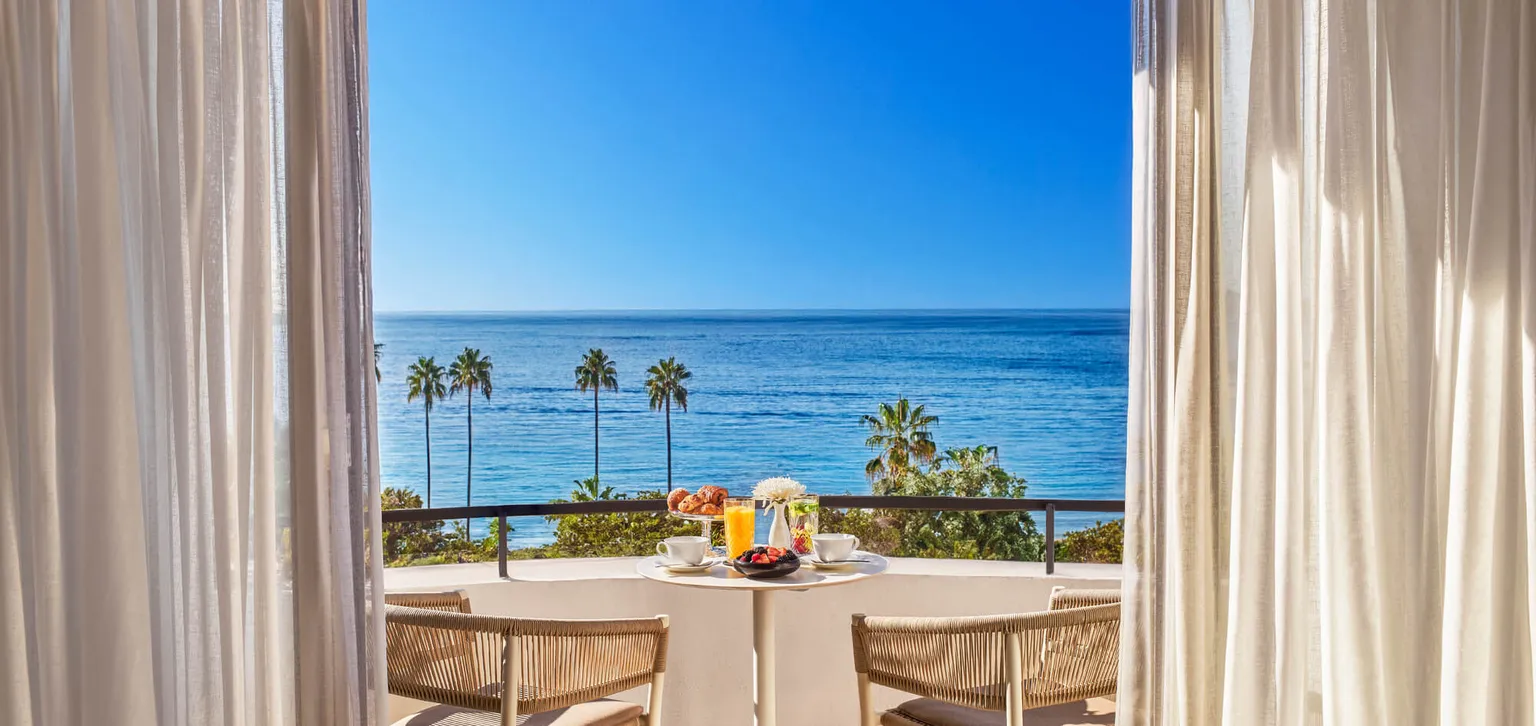 Petit-déjeuner en terrasse face à la mer, Le Majestic Cannes