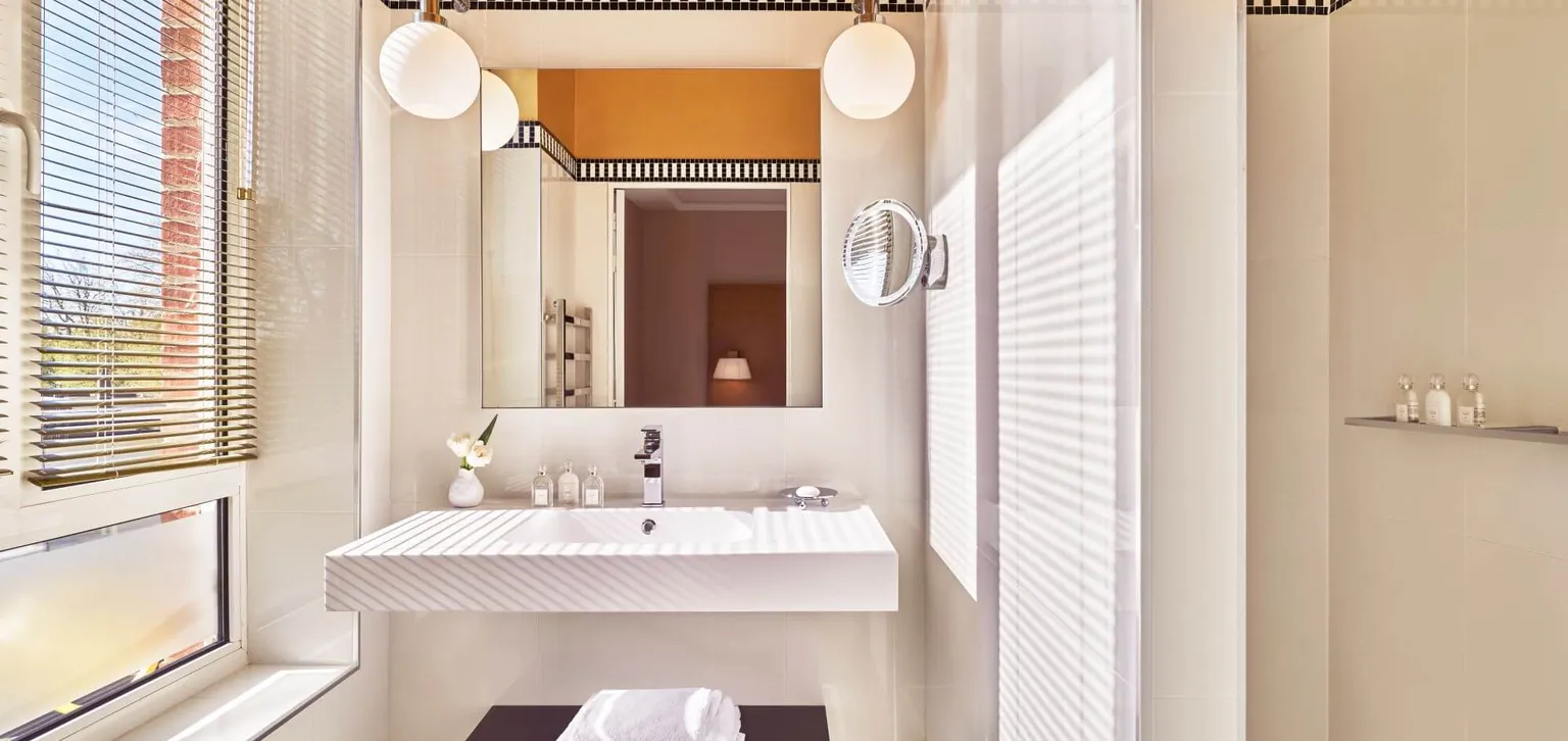 Douche de la Chambre Deluxe de l'hôtel Westminster au Touquet