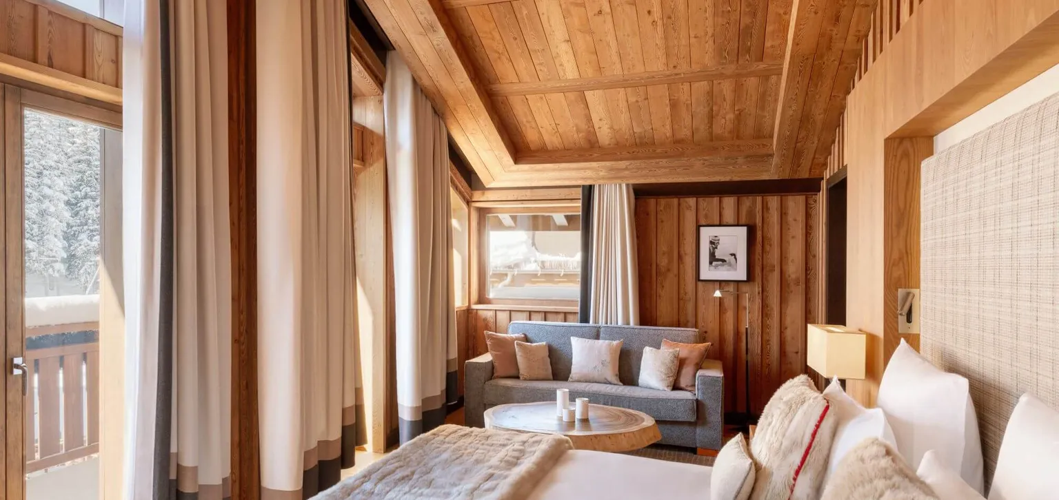Junior Suite prestige lit face à la baie vitrée, Les Neiges Courchevel
