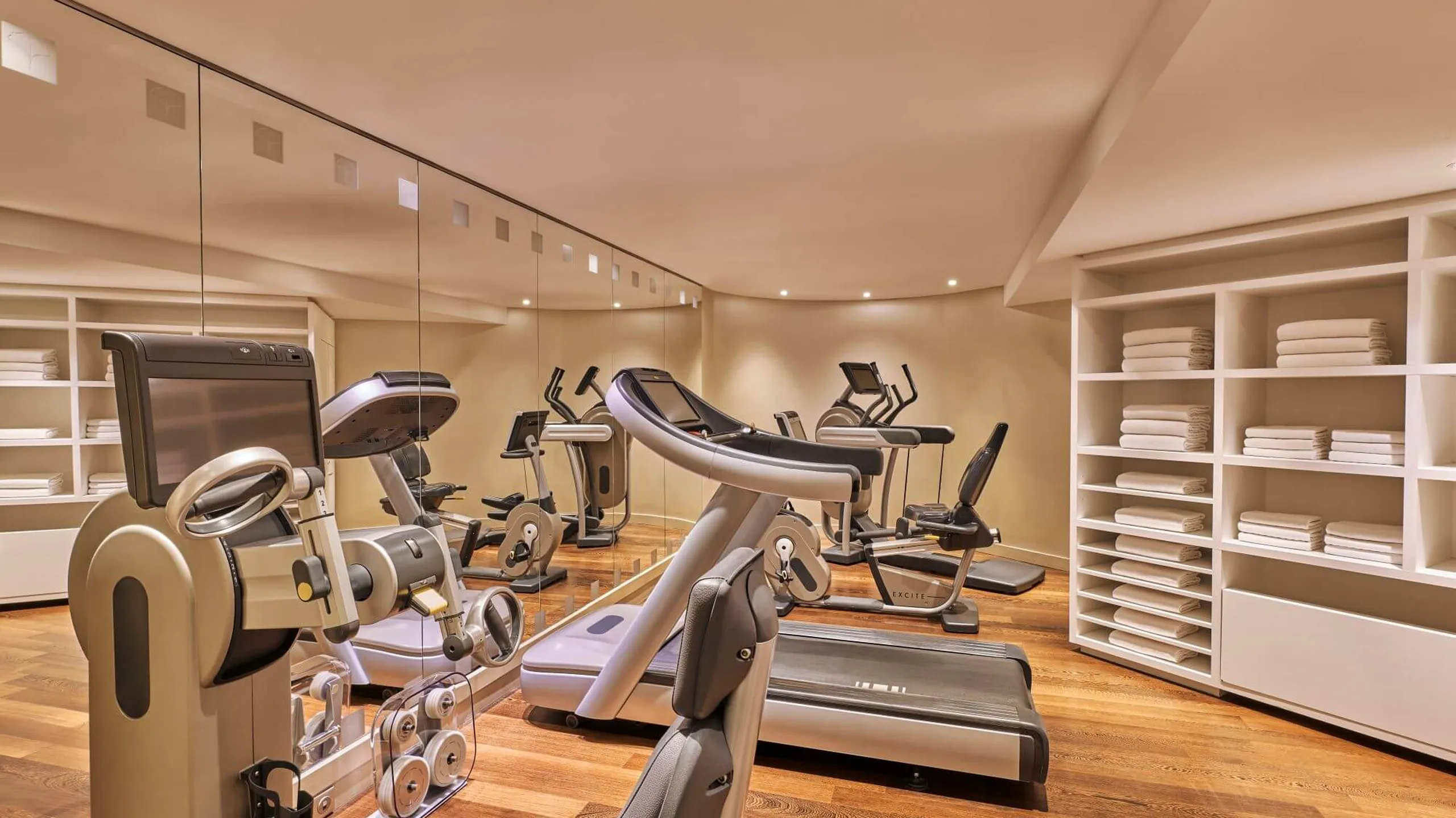 Salle de sport à l'hôtel Barrière Lille