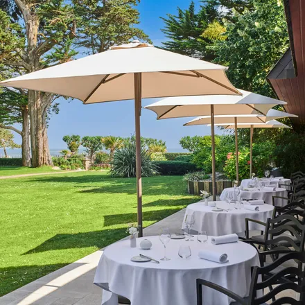 La table du Castel, restaurant tables dans les jardins de l'hôtel