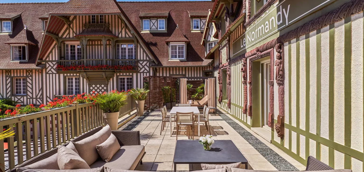 Terasse de la suite présidentielle à l'hôtel le Normandy à Deauville