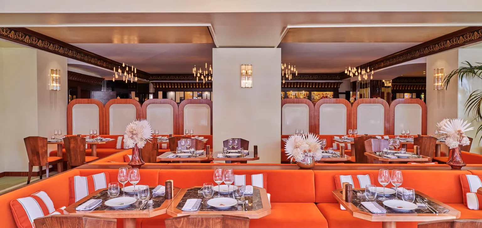 Beefbar Cannes tables intérieure